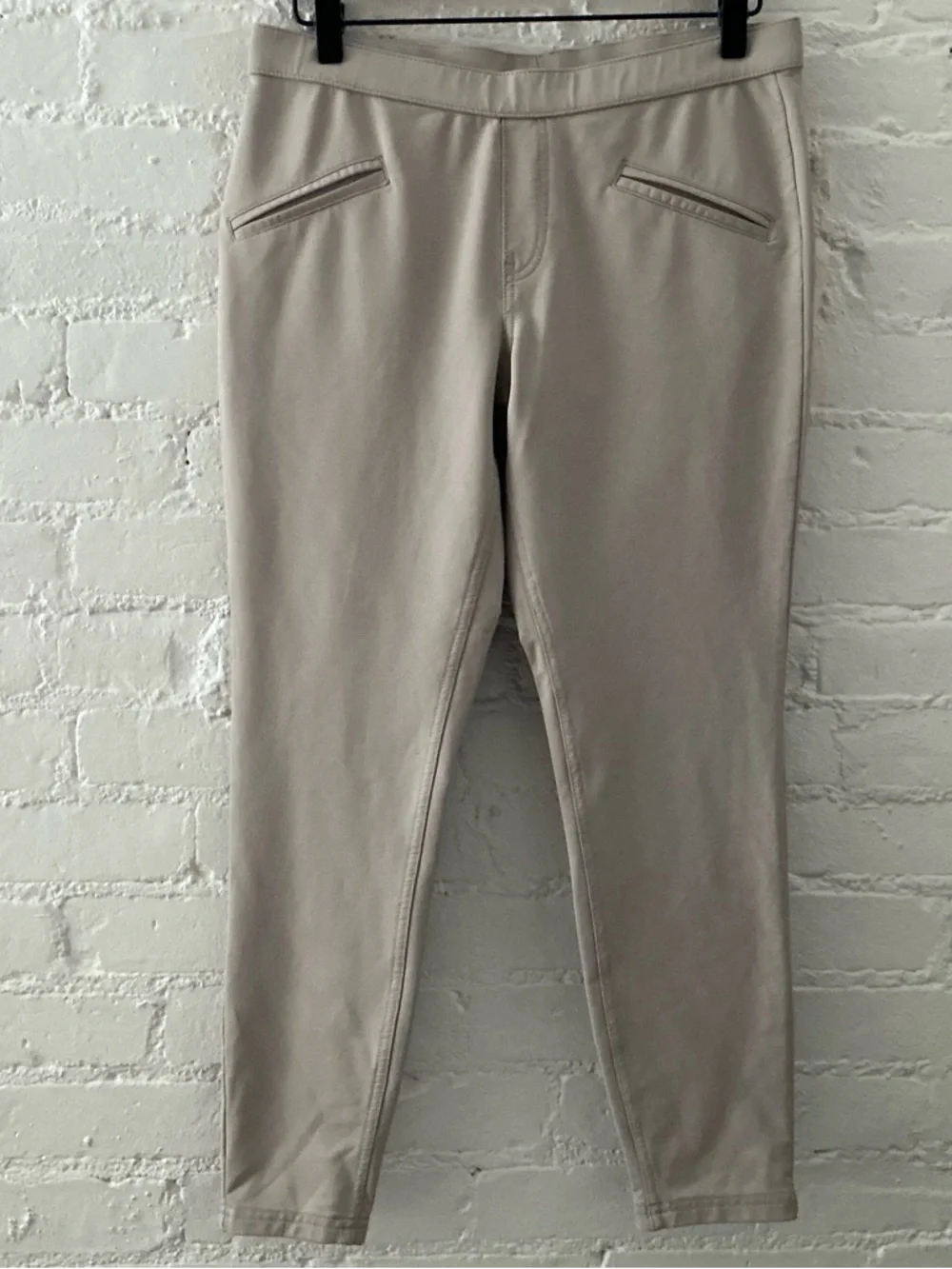 HUE Beige Ankle Cropped Ponte Pants